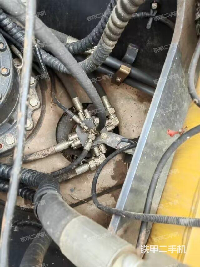 中央回轉(zhuǎn)接頭特寫（上車部件）