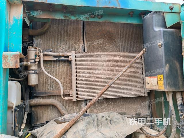 散熱器正面(大件艙室) 散熱器正面(大件艙室)
