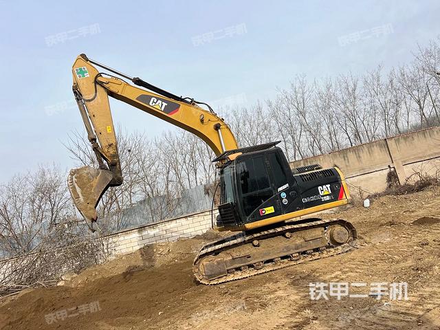 駕駛室頂部(整機(jī)外觀) 駕駛室頂部(整機(jī)外觀)