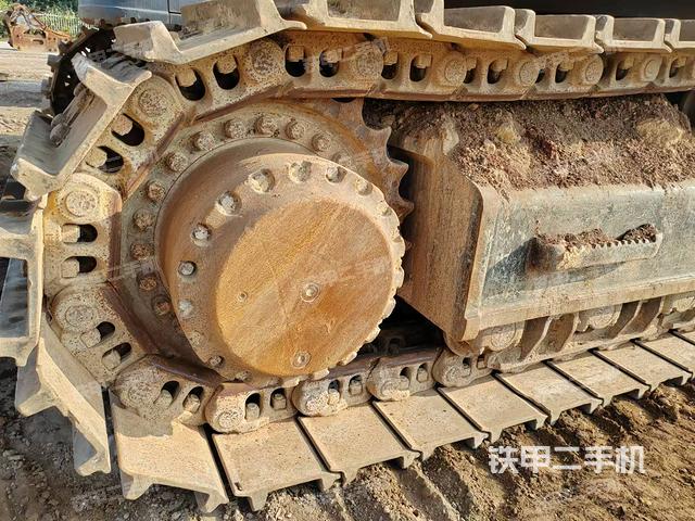 右驅(qū)動輪（行走機構(gòu)）