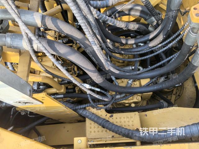 回轉(zhuǎn)馬達(dá)和主控閥(整機(jī)外觀) 回轉(zhuǎn)馬達(dá)和主控閥(整機(jī)外觀)