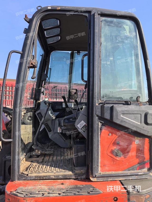 駕駛室整體（整機(jī)外觀）