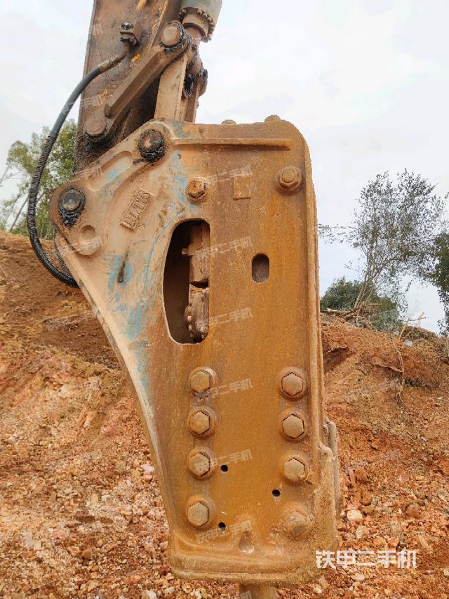 铲斗45度(工作和回转装置) 铲斗45度(工作和回转装置)