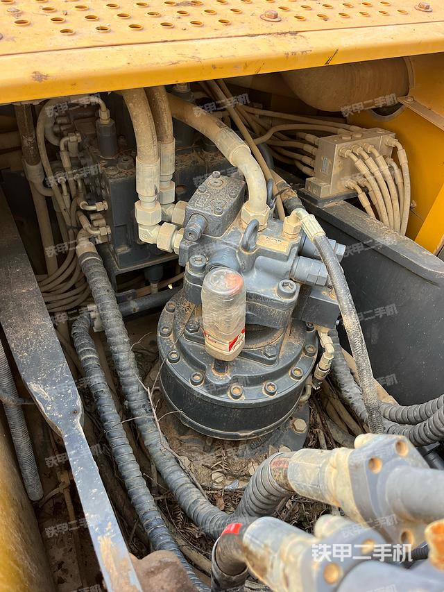 回轉(zhuǎn)馬達(dá)和主控閥（整機(jī)外觀）