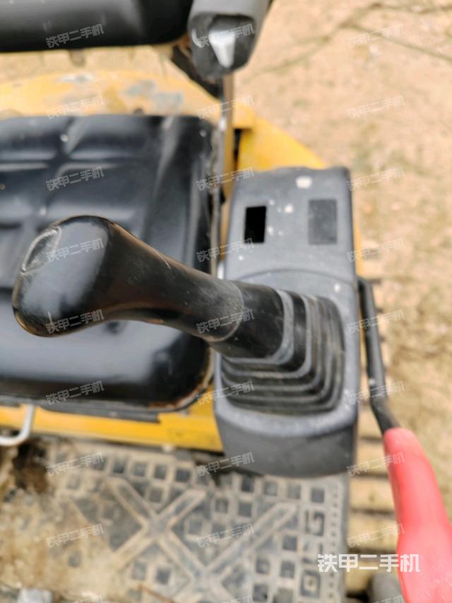 座椅左側(cè)控制臺/音響/含左手柄（駕駛室部分）