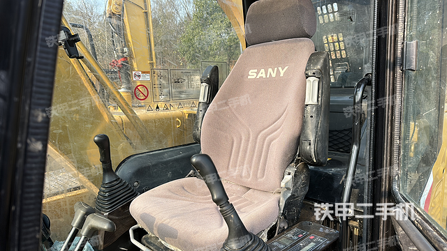 驾驶室整体（整机外观）