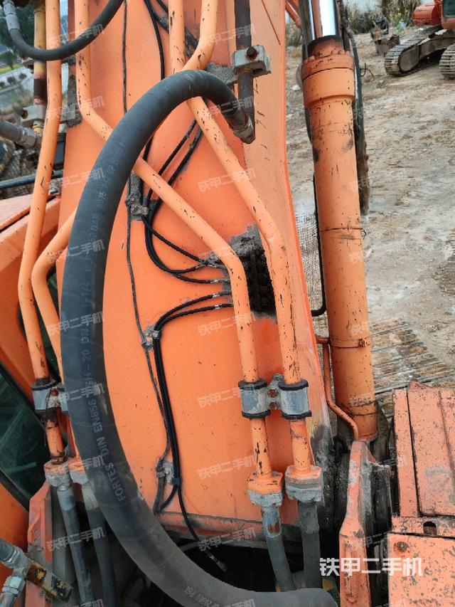 大臂背部俯視（工作和回轉(zhuǎn)裝置）