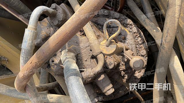 回转马达和主控阀（整机外观）