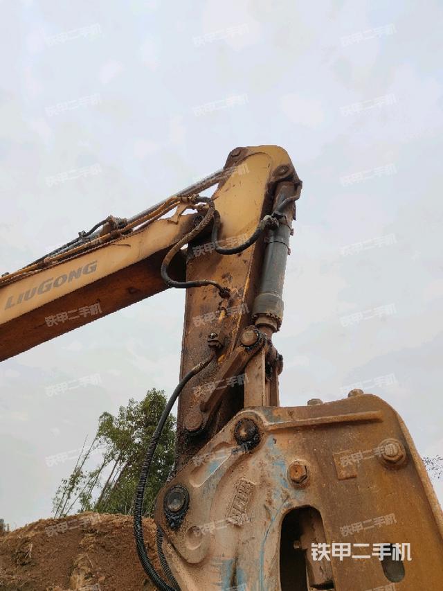 小臂整体右前(工作和回转装置) 小臂整体右前(工作和回转装置)