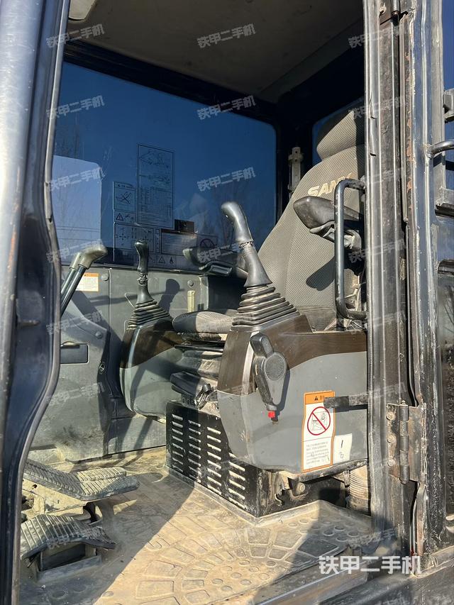 駕駛室頂部（整機(jī)外觀）