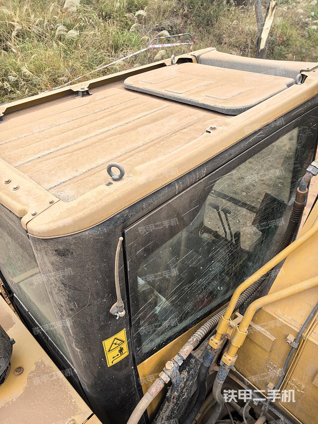 驾驶室顶部（整机外观）