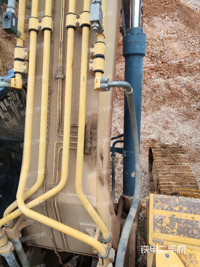 大臂背部俯视(工作和回转装置) 大臂背部俯视(工作和回转装置)