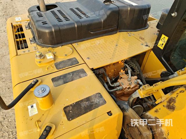 大臂根部?斜視(工作和回轉(zhuǎn)裝置) 大臂根部?斜視(工作和回轉(zhuǎn)裝置)