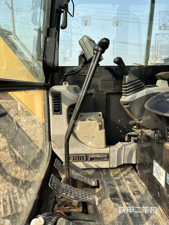 駕駛室整體（整機(jī)外觀）