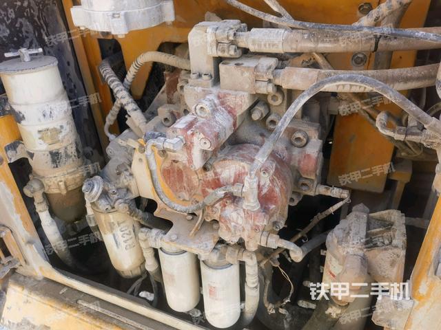液壓泵艙室正面整體(整機(jī)外觀) 液壓泵艙室正面整體(整機(jī)外觀)