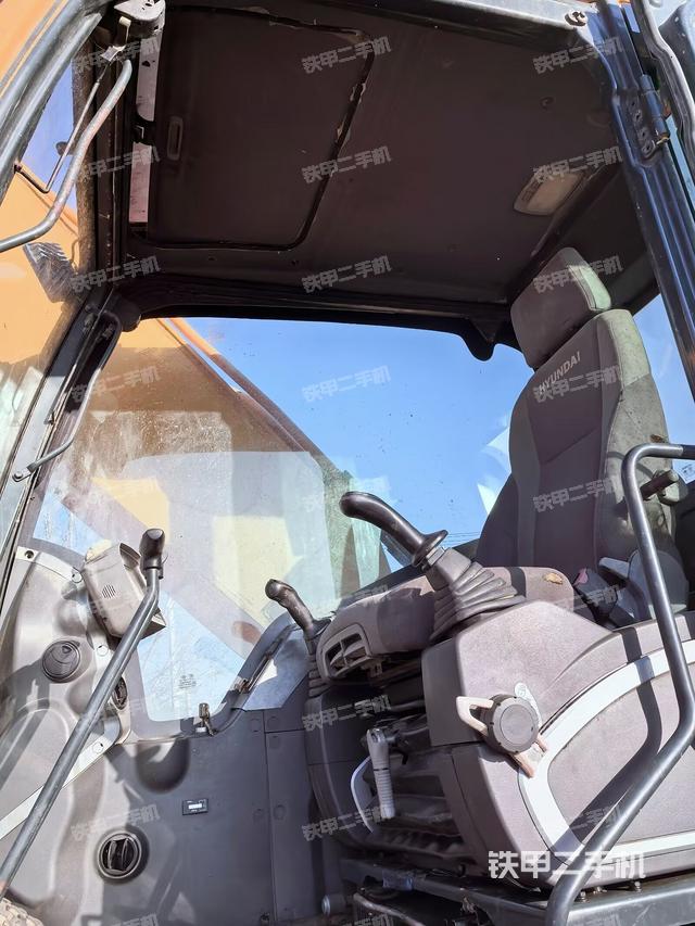 駕駛室整體（整機(jī)外觀）