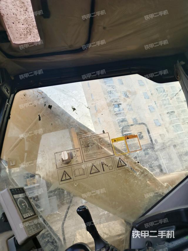 左后方玻璃角標(駕駛室部分) 左后方玻璃角標(駕駛室部分)