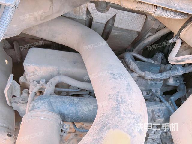 回轉(zhuǎn)馬達(dá)和主控閥（整機(jī)外觀）