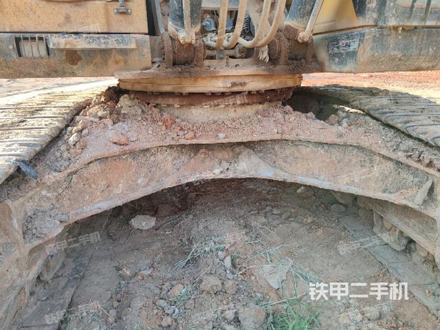 轉(zhuǎn)盤和下車架正前(工作和回轉(zhuǎn)裝置) 轉(zhuǎn)盤和下車架正前(工作和回轉(zhuǎn)裝置)