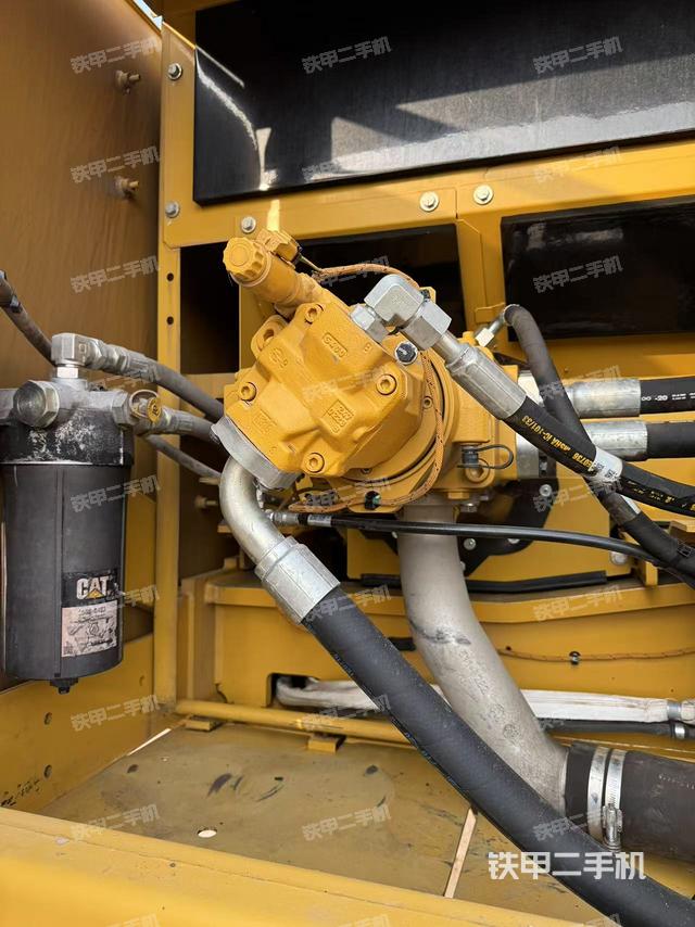 液壓泵艙室正面整體（整機(jī)外觀）