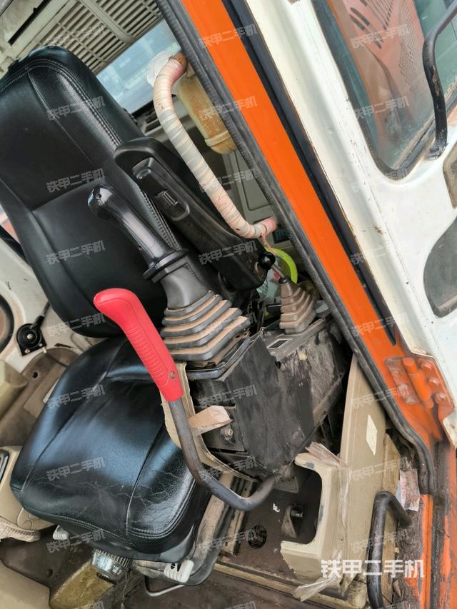 座椅左側(cè)控制臺/音響/含左手柄（駕駛室部分）