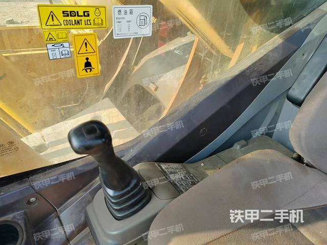 座椅右側(cè)控制臺/鑰匙門/油門/含右手柄（駕駛室部分）