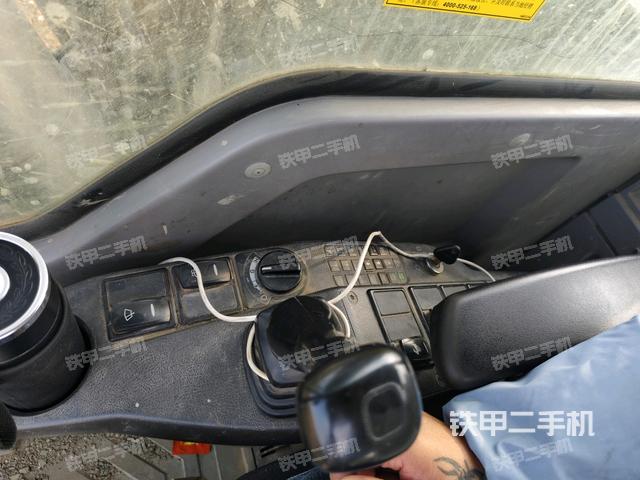 座椅右側(cè)控制臺/鑰匙門/油門/含右手柄（駕駛室部分）