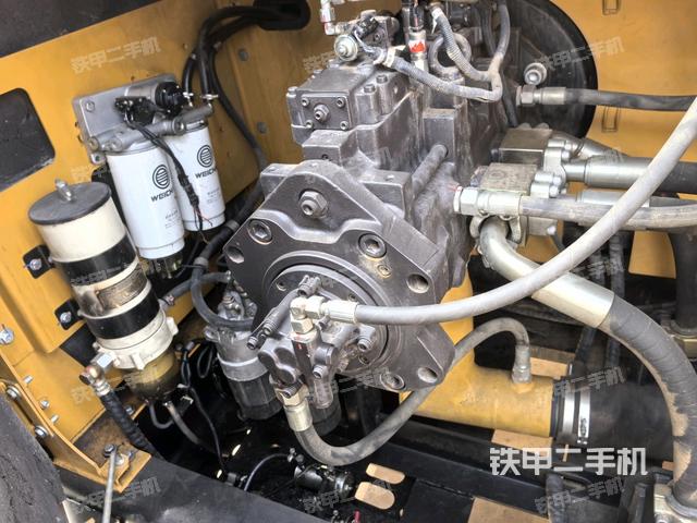 液壓泵艙室正面整體(整機(jī)外觀) 液壓泵艙室正面整體(整機(jī)外觀)