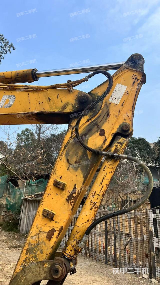 小臂整體左后(工作和回轉(zhuǎn)裝置) 小臂整體左后(工作和回轉(zhuǎn)裝置)