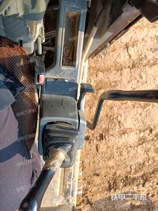 座椅左側(cè)控制臺/音響/含左手柄（駕駛室部分）