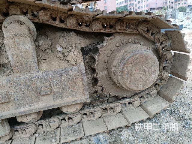 左驅(qū)動輪（行走機構(gòu)）