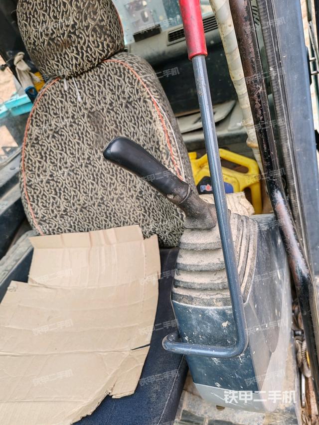 座椅左側(cè)控制臺(tái)/音響/含左手柄（駕駛室部分）