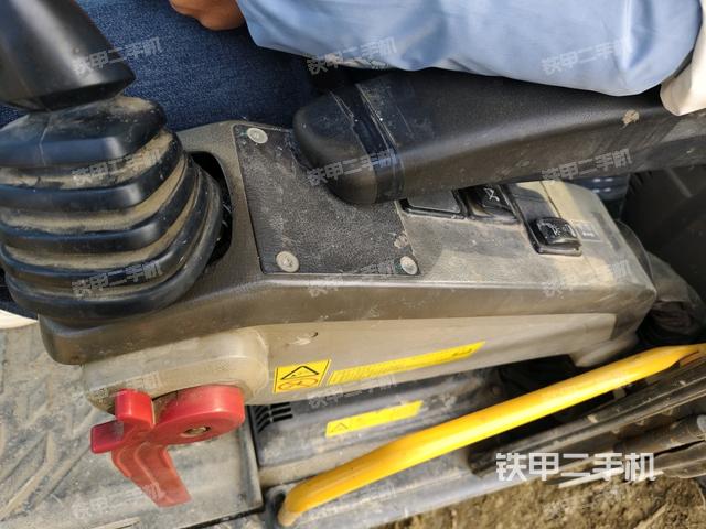 座椅左側(cè)控制臺/音響/含左手柄（駕駛室部分）