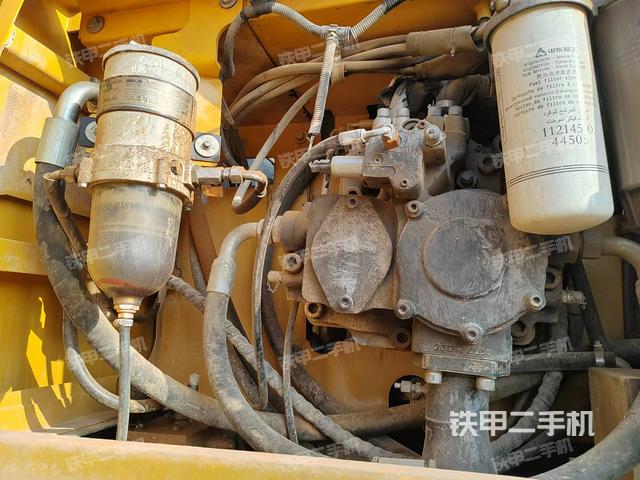 液壓泵斜45?左（大件艙室）