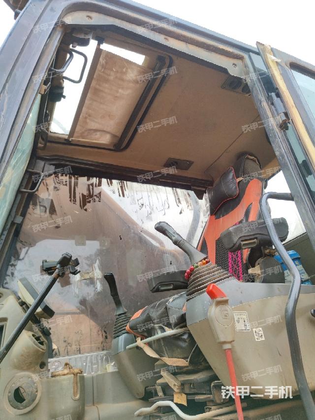 顶棚整体(驾驶室部分) 顶棚整体(驾驶室部分)