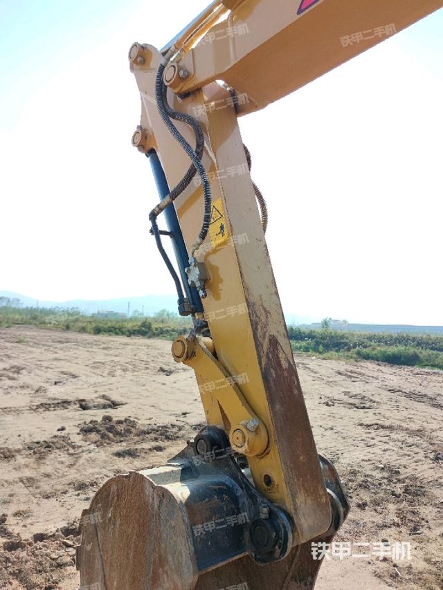 小臂整體左后(工作和回轉(zhuǎn)裝置) 小臂整體左后(工作和回轉(zhuǎn)裝置)