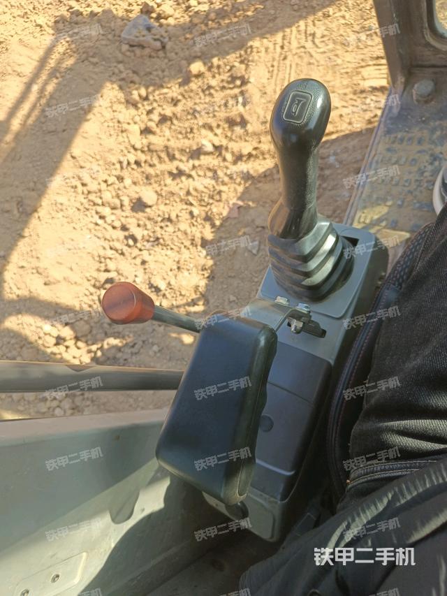 座椅左側(cè)控制臺(tái)/音響/含左手柄（駕駛室部分）