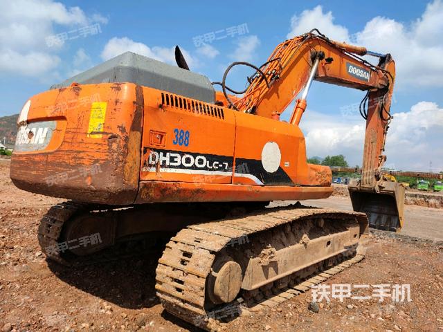 右后45(整機(jī)外觀) 右后45(整機(jī)外觀)