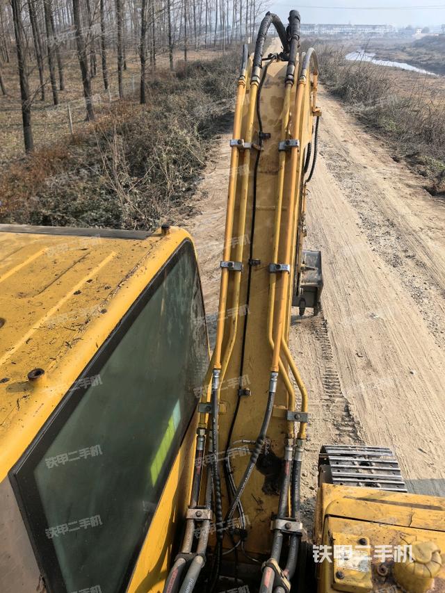 大臂背部俯視（工作和回轉(zhuǎn)裝置）