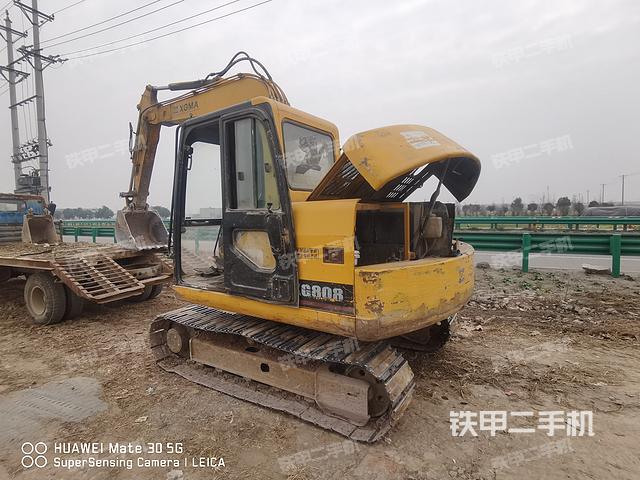 驾驶室顶部（整机外观）