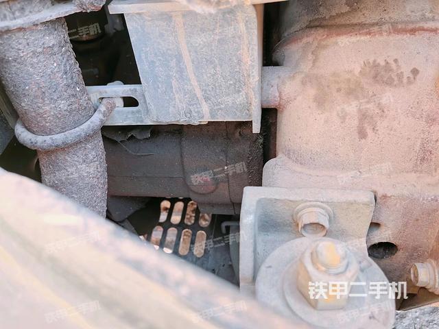 液壓泵艙室正面整體（整機(jī)外觀）