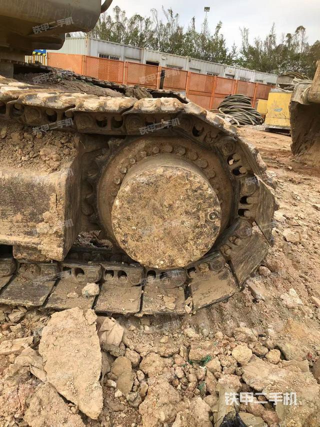 右驱动轮（行走机构）