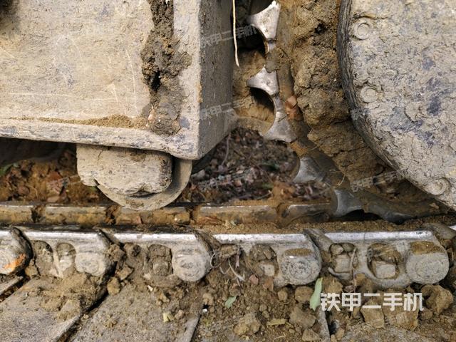 左驅(qū)動輪（行走機構(gòu)）