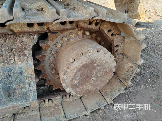 左驅(qū)動輪（行走機構(gòu)）