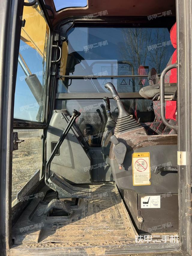 駕駛室頂部（整機(jī)外觀）