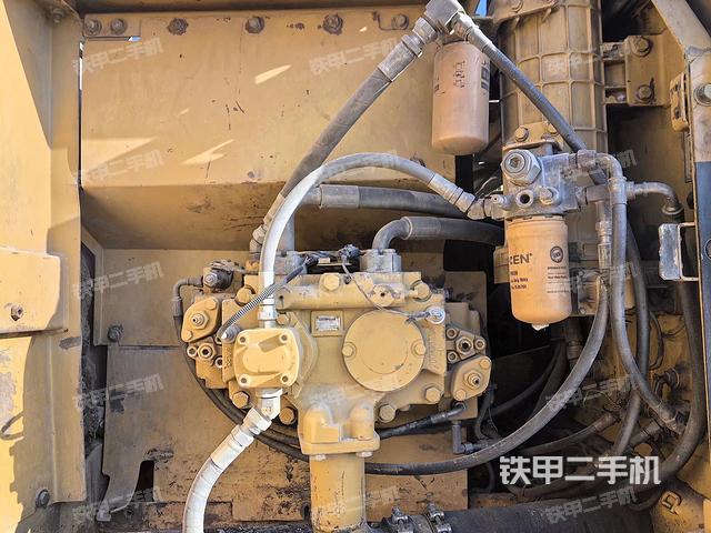 液壓泵艙室正面整體(整機(jī)外觀) 液壓泵艙室正面整體(整機(jī)外觀)
