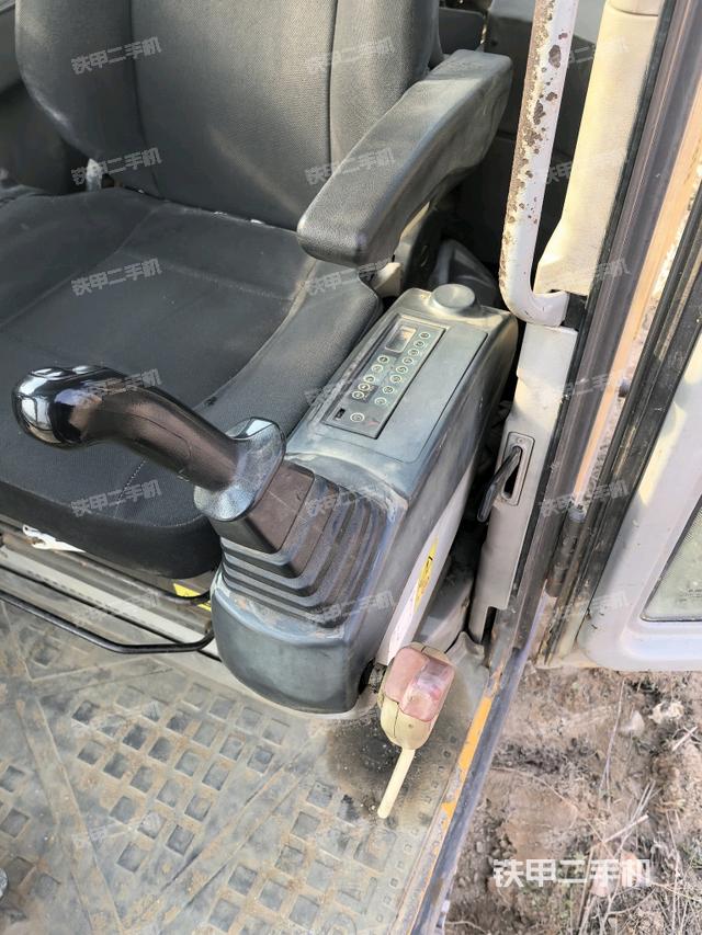 座椅左側(cè)控制臺/音響/含左手柄（駕駛室部分）