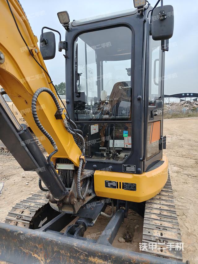 驾驶室整体（整机外观）