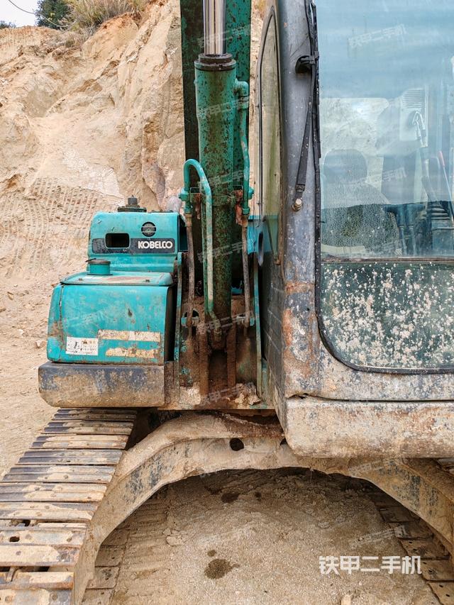 轉(zhuǎn)盤和下車架正前（工作和回轉(zhuǎn)裝置）