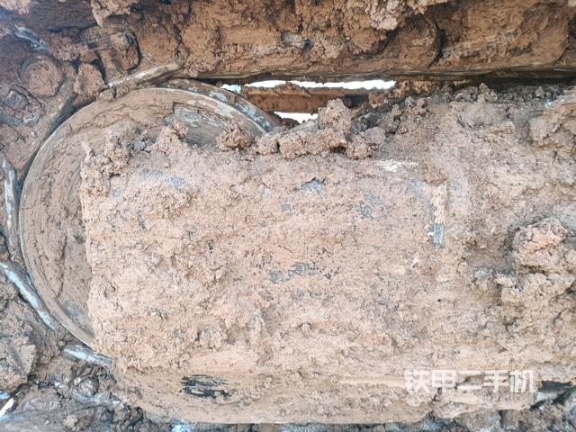 左驅(qū)動輪（行走機(jī)構(gòu)）